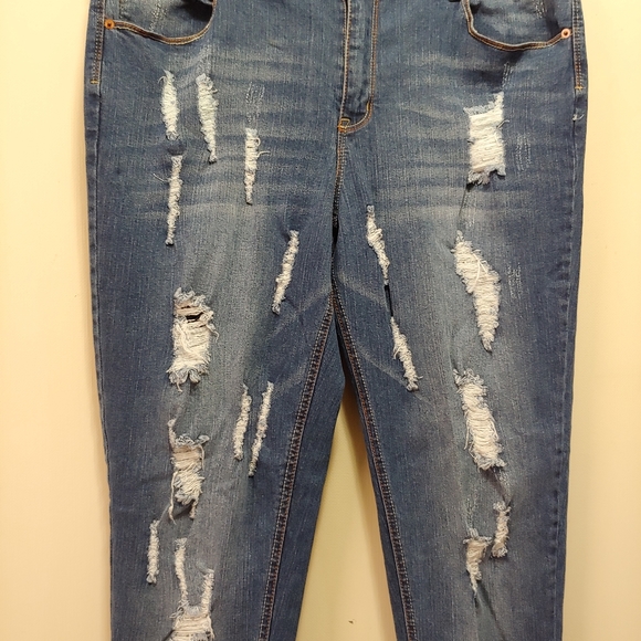 Dollhouse Size 20 distressed skinny jeans - Picture 2 of 4